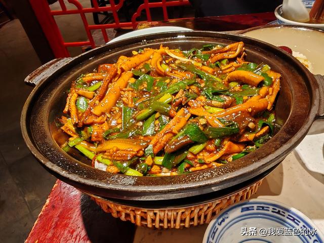 以吃的名义南京一日游：南京大牌档的午餐，四个招牌菜点了三样
