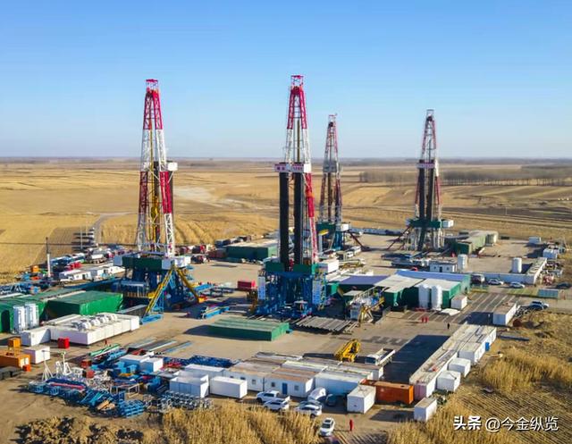 油价又飙升了，钱包扛不住！为何地缘一乱就涨？别只盯着动荡看