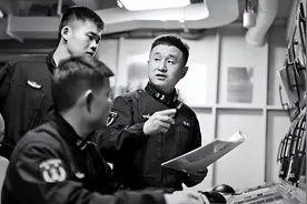 做担当尽责的“兵委员”——一名军士党委委员履职尽责的心得体会图片