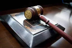 北京二中院：小伙游泳入水撞碎瓷砖受伤 主审法官回应为何判游泳馆无过错图片