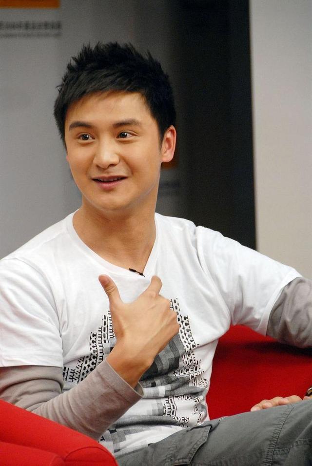 骗光明星20亿，连亲妈都不放过，霍家“逆子”被钉上“耻辱柱”！