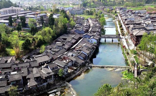自贡有座避世古镇，历史悠久、商业化程度低，适合放松身心
