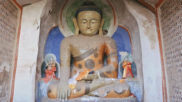 甘肃神秘北凉洞窟，悬崖上的千年佛寺，古人是怎么在峭壁上开凿的