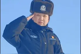 00后女警骑马巡边不打烊图片