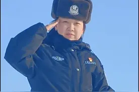 00后女警骑马巡边不打烊图片