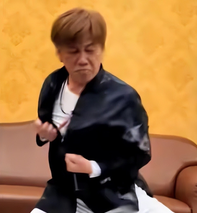 梁小龙去世6天	，陈光标怒撕遮羞布：哪是病死，分明是被折腾没的