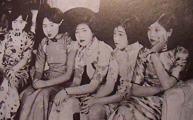 揭秘尼姑庵真相：表面佛门实则妓院，穿黑丝戴假发，香客人来人往