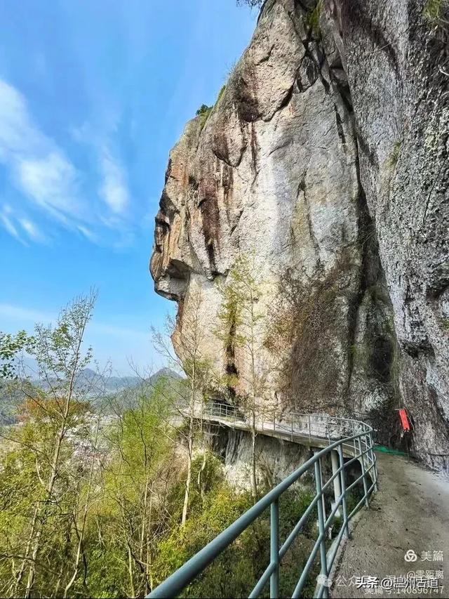 藏于浙江5A景区内有一处“十里铁甲龙”,洞穴众多形态奇特