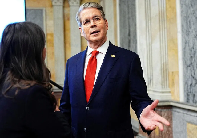 高市早苗对华正式“宣战	”！马克龙转头背叛日本	，特朗普告示全球