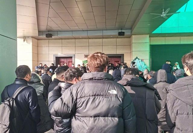 何晴告别仪式临时对外开放，儿子动情追忆：北京初雪为母亲而下