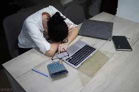 单位假期加班值班，该补休还是发加班费？明确规定来了！图片