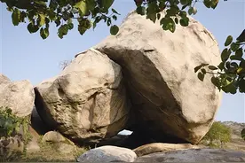 南阳远古文明的山｜巨石建筑 狮蹲象踞堆琼砌瑶 远古图案 刻雕藻绘内涵深邃——方城县燕子顶山远古岩石文化探析图片