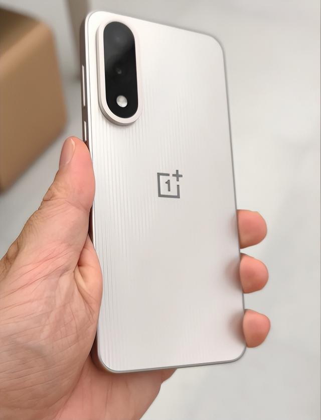 一加 Ace 5至尊版续航封神，vivo X100s轻薄逆袭！
