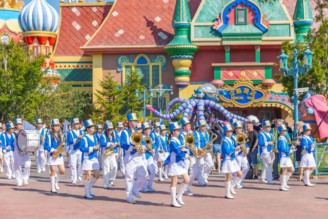 花车巡游、半价游园……上海旅游节开启全城欢乐盛宴→
