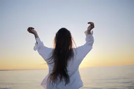 罗翔老师说：女孩要坚守一个原则，那便是适度控制你的分享欲。图片