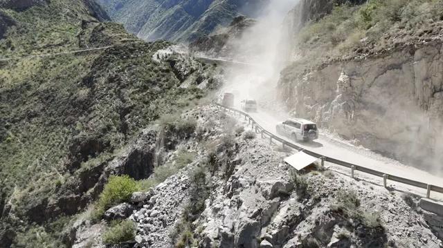 一位95后深圳女孩，本想考个驾照，却意外踏上环驾中国100天之旅