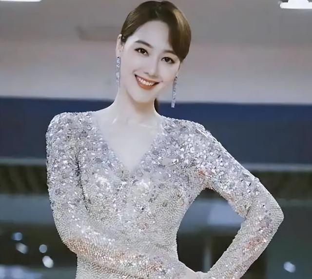 私生活混乱、被央视开除	、陪睡上位？王冠身上的标签究竟有多离谱