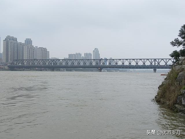 襄阳古城汉江风景很美