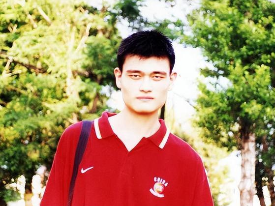 4亿换一个梦，“辞职”篮协主席的姚明，已经走上了另一条路