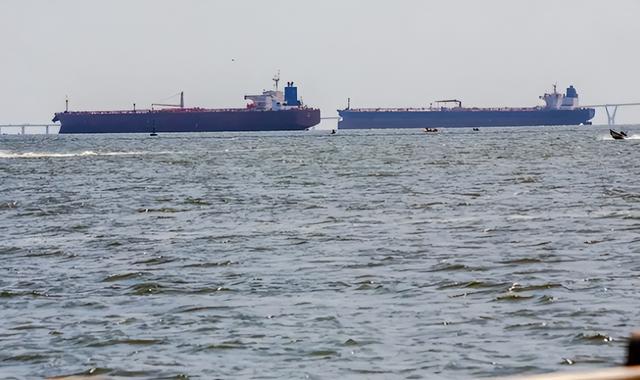 不到24小时，美国扣第3艘油轮，但碰上刺头，双方爆发海上追逐战