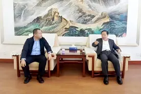 山西三建｜杨海宾与山西财经大学党委副书记张永德交流座谈图片