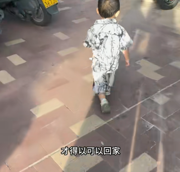 四娃妈拒绝补票后续：咬死不认错，央视一锤定音，列车员太无辜