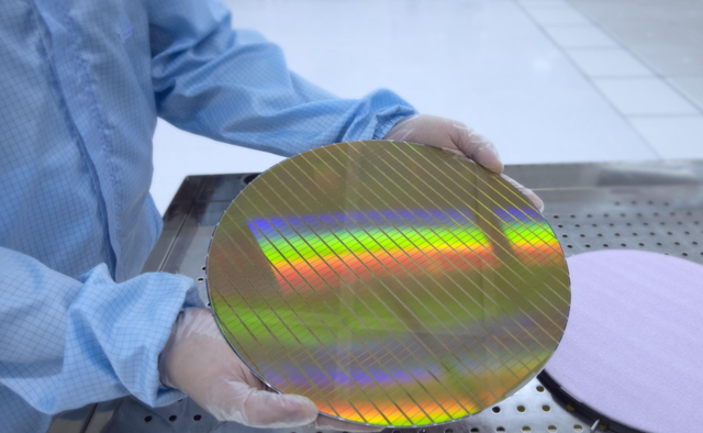 中方断供33天后，荷兰撑不住了，主动通知中国，将归还安世控制权