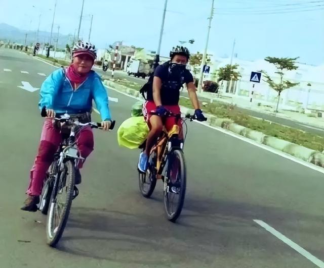 婚变、被下岗还得了抑郁症，67岁大妈再出发，骑自行车游欧洲12国