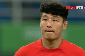 镜头都跟不上！武磊破门1分钟国足丢球！王大雷叉腰，队友太坑了图片