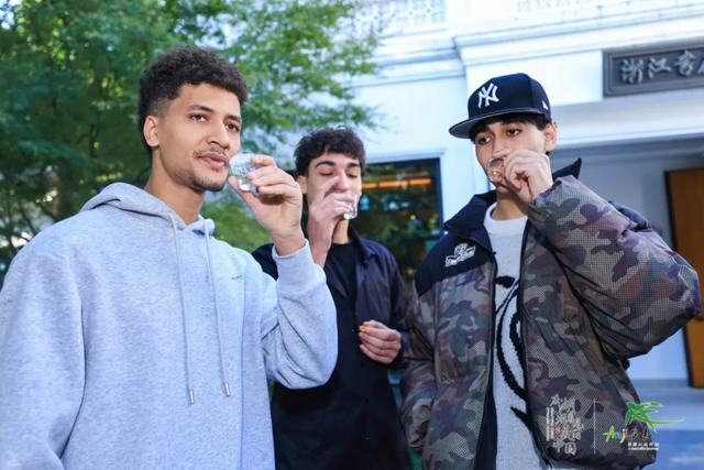 沪杭通世界，龙王山茶香映安吉！