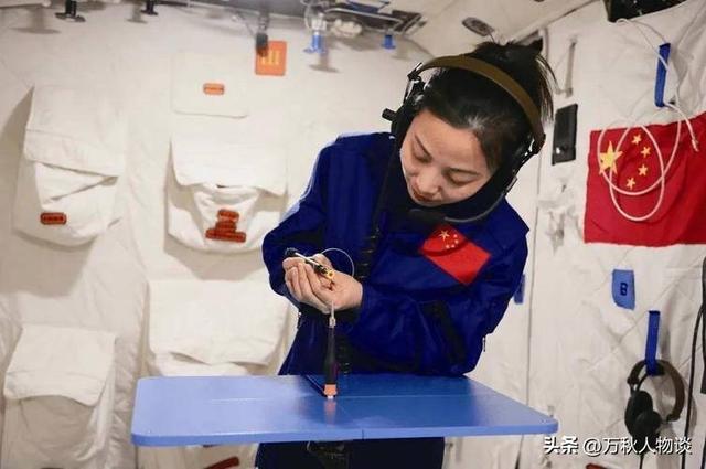 女航天员在太空中，怎么能保护自己的隐私？航天女英雄牺牲太大了