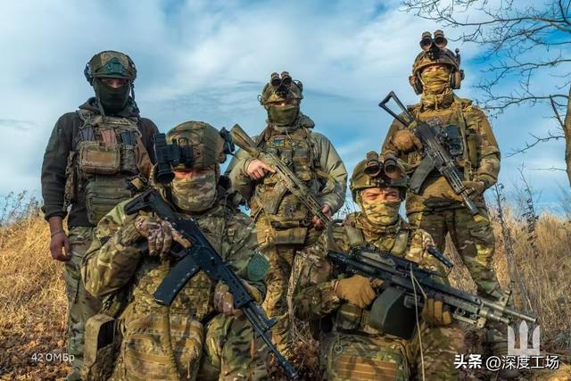 亚速营突破俄军防线4公里，俄军不按常理出牌：直接6吨炸弹一锅端