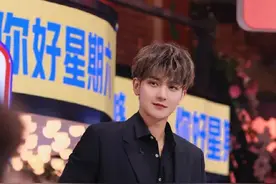 刚刚，黄子韬在直播间送车！“直播抽奖要求不能超过5万，只能送出汽车使用权”图片