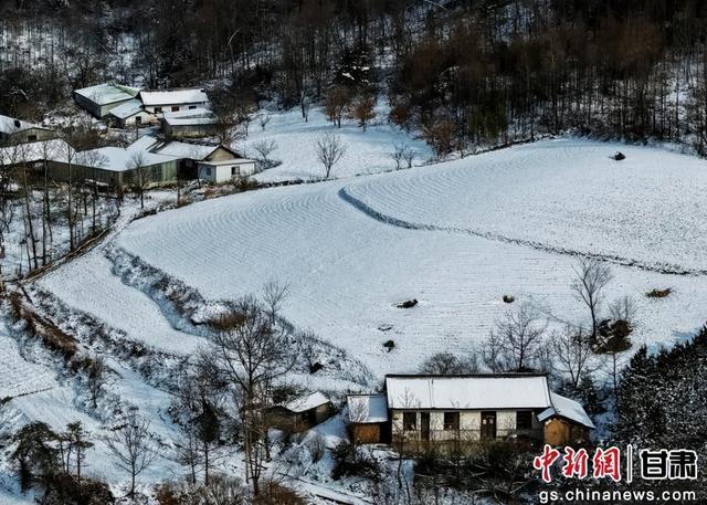 陇南徽县: 初雪映湖光 山水藏冬韵