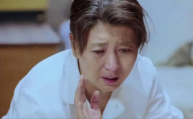 闫学晶丑闻再曝！一人已被拘留	，婚变内幕被扒，亲手拔父亲氧气管