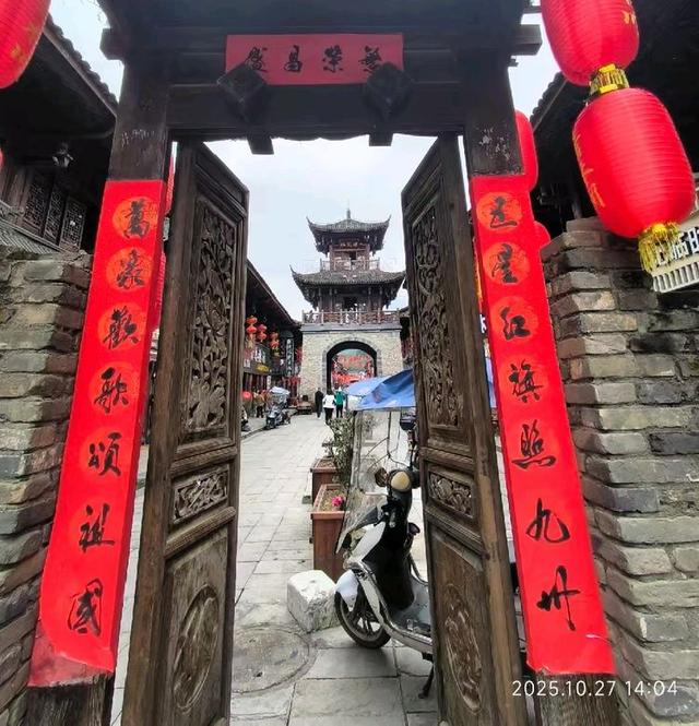 游览汉中市的青木川古镇