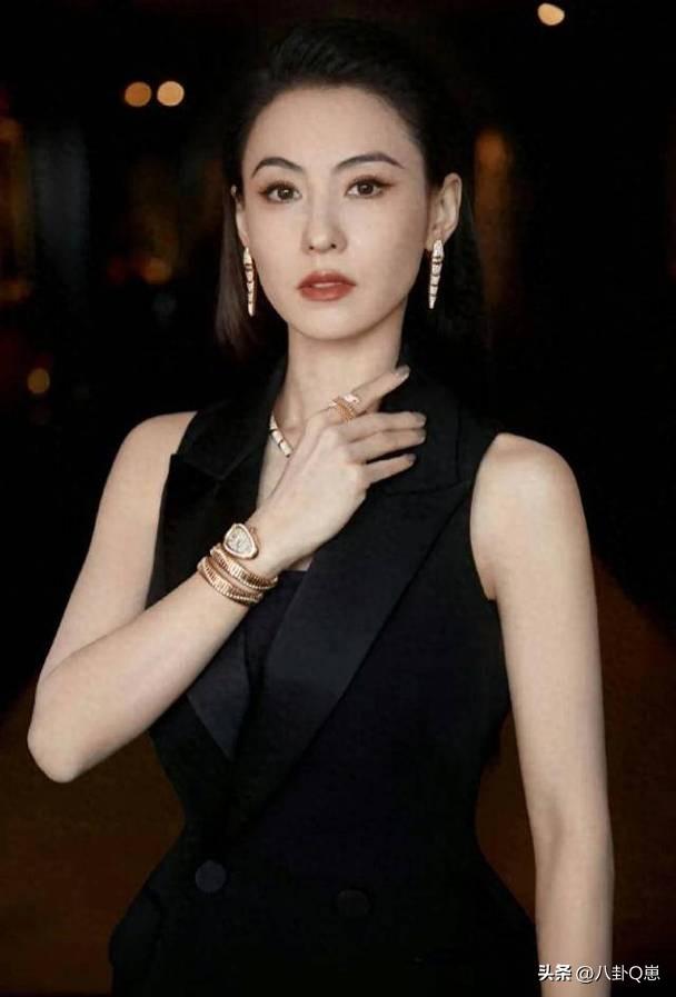 陪玩陪睡根本不够！认干爹、舔手指，背地里的阴暗让人想象不到