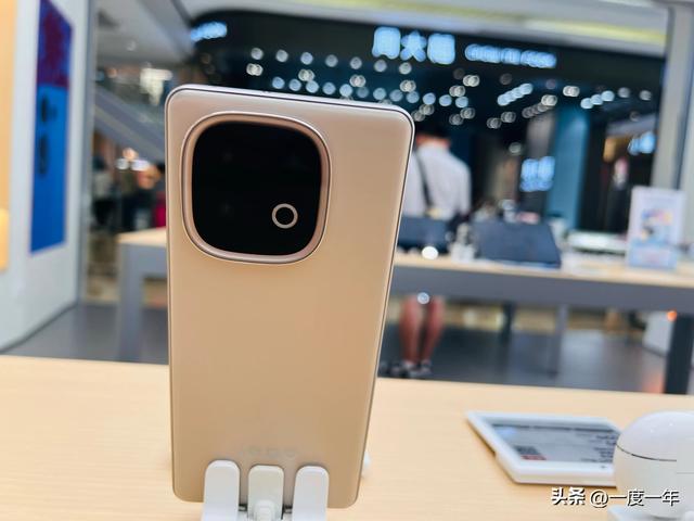 中端机新标杆曝光：金属中框+1.5K直屏，续航或破7000mAh