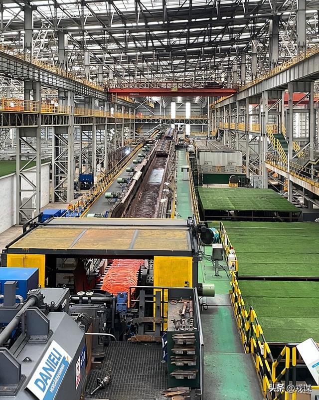 湖南智造杀疯了！无人矿山卡车自己干活	，6分钟造台挖掘机