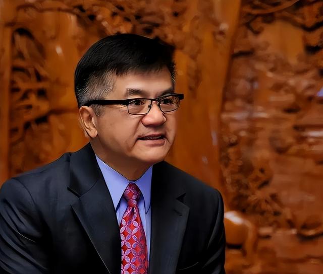 骆家辉警告中国：最好不要自主生产尖端芯片，这不是美国想看到的