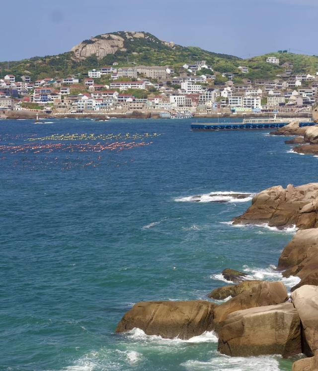 东极岛在浙江舟山，也叫中街山列岛，在沈家门半升洞码头可以坐船