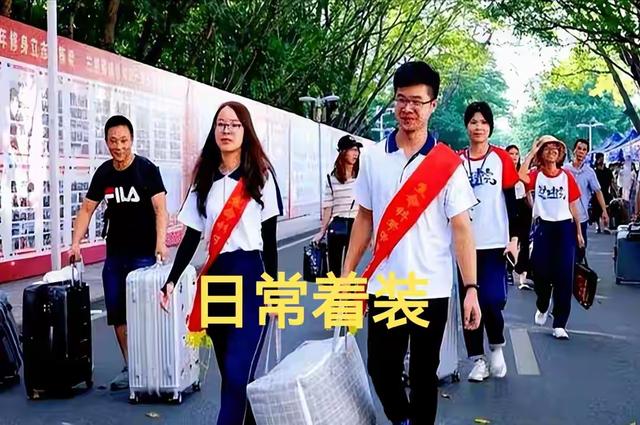 新生穿"洛丽塔"报到，学长拒搬行李，家长拍手叫好！