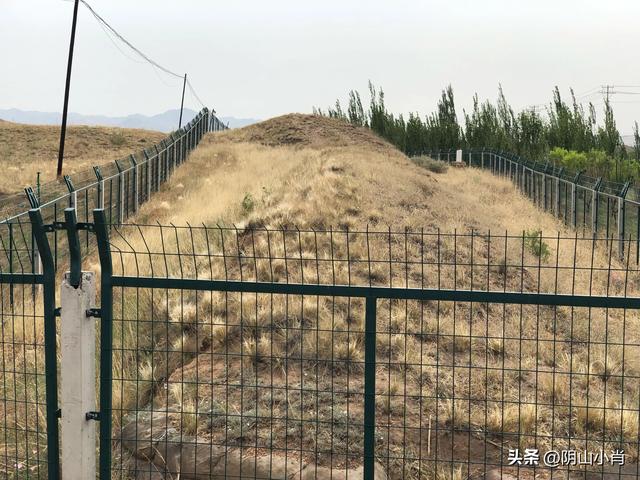 行走包头市昆都仑区战国赵北长城遗址公园