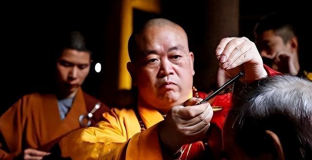 拔萝卜带泥！释永信倒台后，最惨的不是女明星	，而是捐了46亿的他