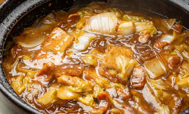 白菜炖豆腐	，先炒白菜还是豆腐？大厨教你正确顺序，鲜香又入味