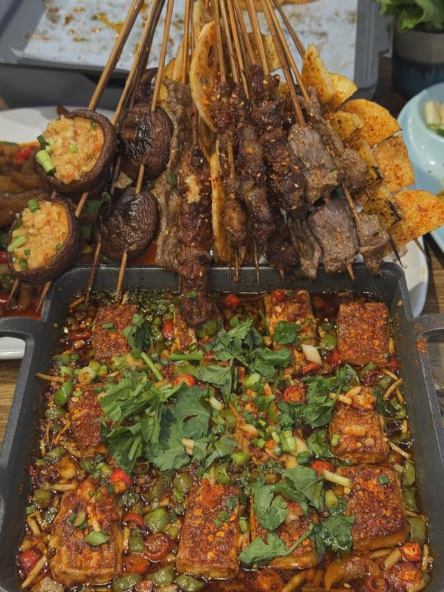 四川的这座小城简直太美了，我游了5大美景，来了根本不想回家。