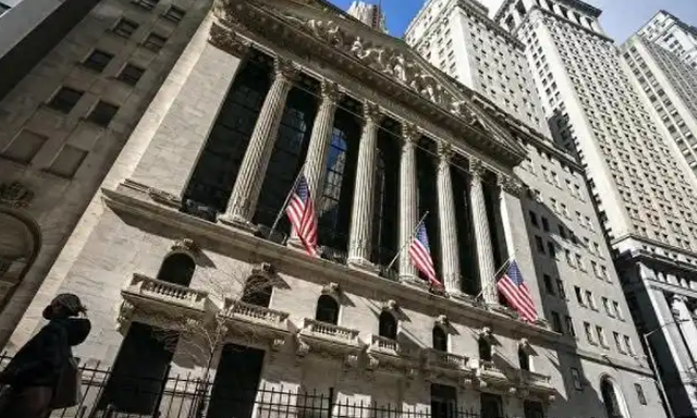 特朗普突然宣布加税，最高300%，中方不再忍让，对美盟友二度出击