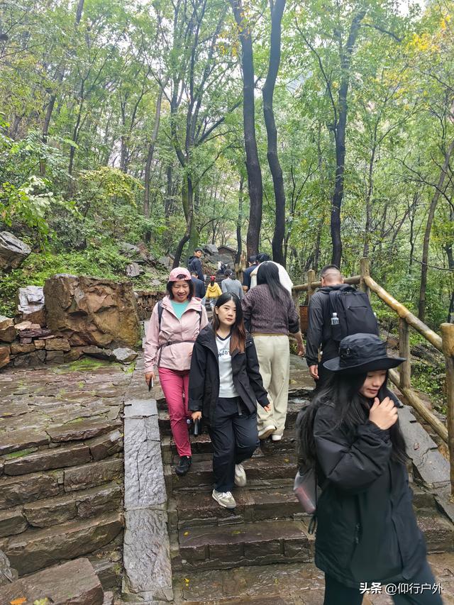 南太行D5万仙山景区郭亮村挂壁公路