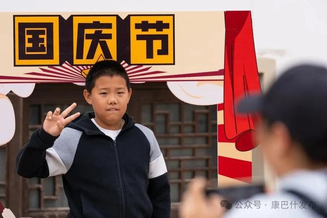 国庆中秋假期，康镇游人如织共庆华诞！
