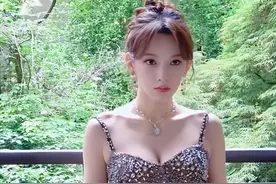 这一夜，鞠婧祎堪比“换脸”，胡连馨险些走光，程潇身材丰满图片